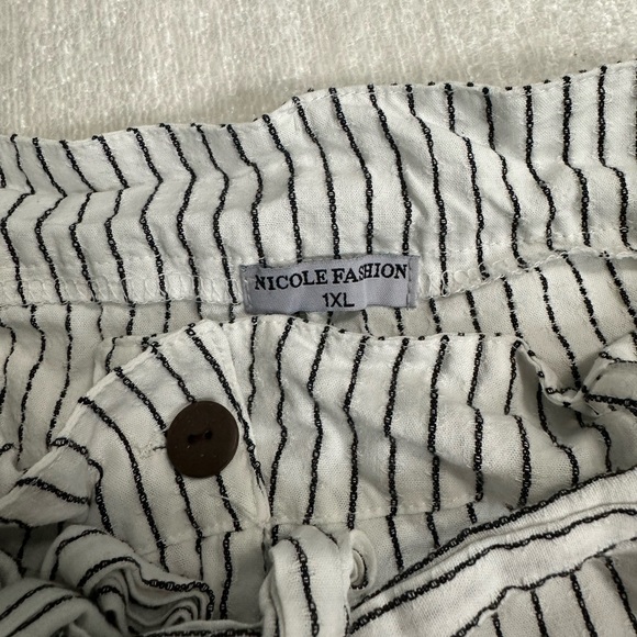 Shorts - Picture 3 of 3